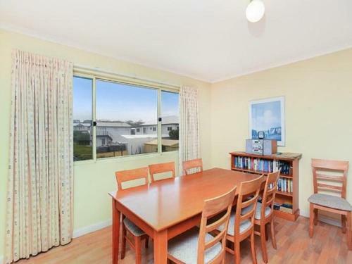 Tahren Beachfront Lodge