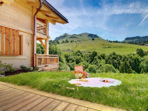 Chalet Macaron - Ovo Network