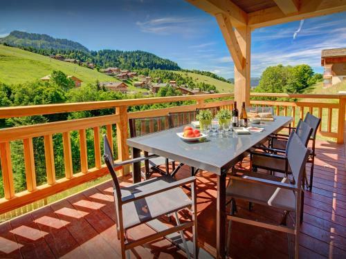 Chalet Macaron - Ovo Network