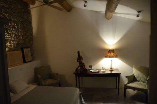 Hostal The Rhone Retreat