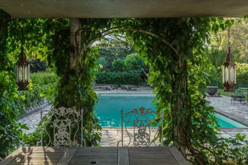 Hostal The Rhone Retreat