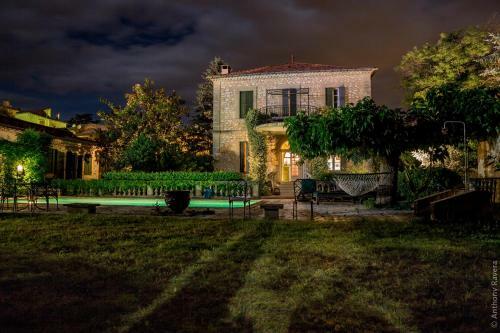 Hostal The Rhone Retreat