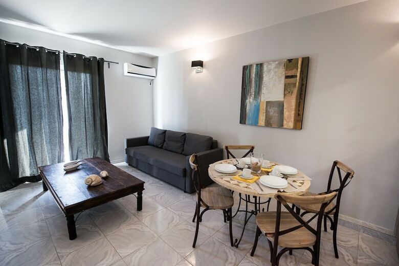 Regalo Apartments