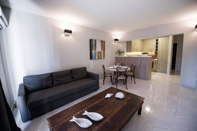 Regalo Apartments