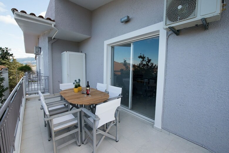 Regalo Apartments