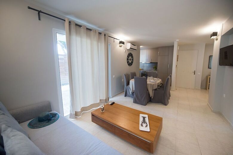 Regalo Apartments