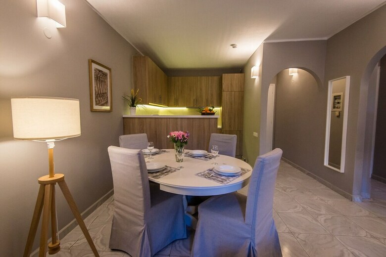 Regalo Apartments