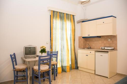 Uncle George Studios & Apartments