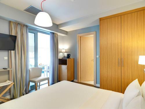 Phidias Piraeus Hotel