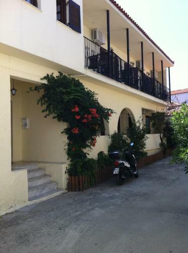 Hostal Eleni's House