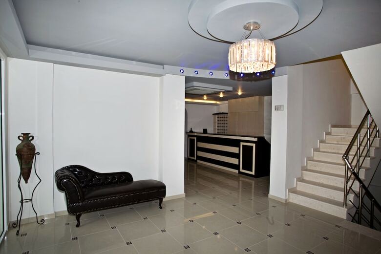 Rg Status Hotel