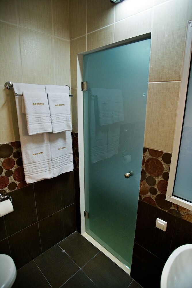 Rg Status Hotel
