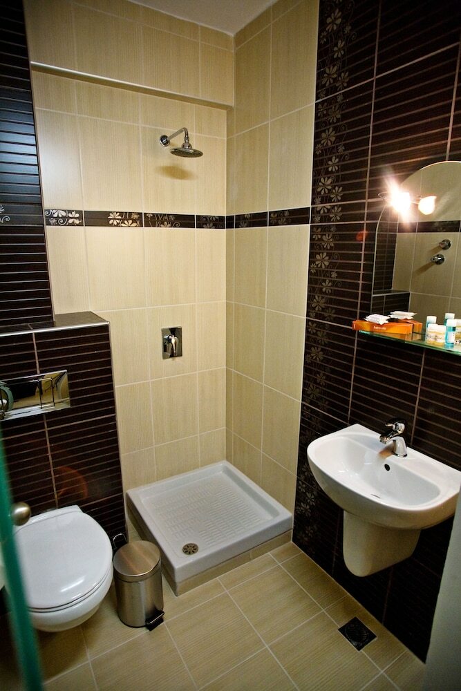 Rg Status Hotel