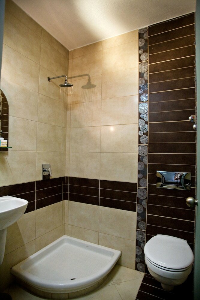 Rg Status Hotel