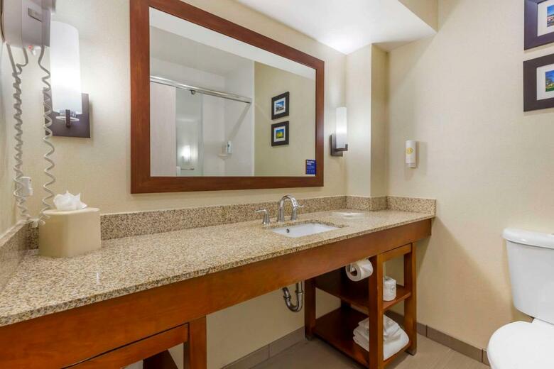 Hotel Comfort Suites