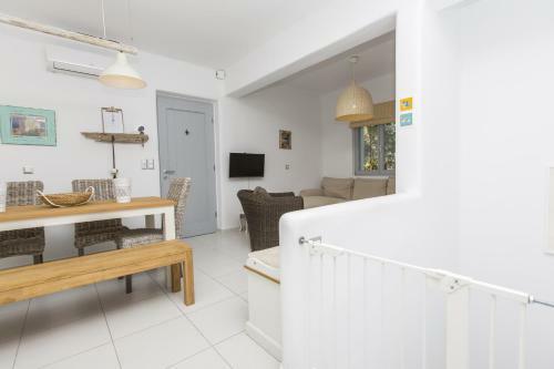 Xenias Home
