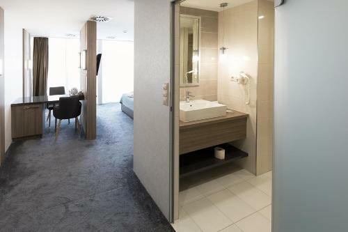 Hotel Zena Beauty & Shopping Center