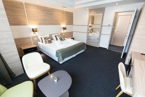 Hotel Zena Beauty & Shopping Center