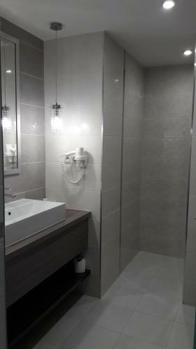 Hotel Zena Beauty & Shopping Center