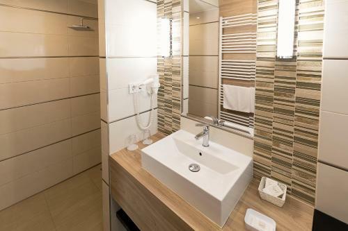 Hotel Zena Beauty & Shopping Center