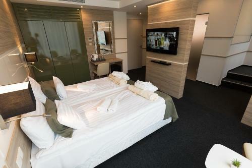 Hotel Zena Beauty & Shopping Center