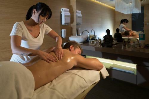 Hotel Zena Beauty & Shopping Center