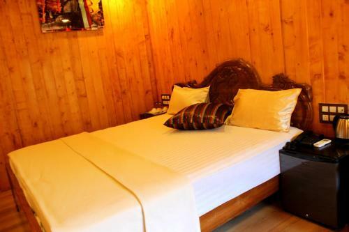 Hotel Toppers Corner