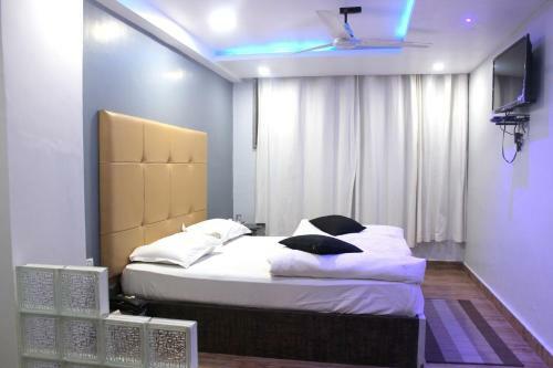 Hotel Toppers Corner
