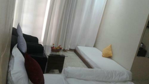 Hotel Toppers Corner