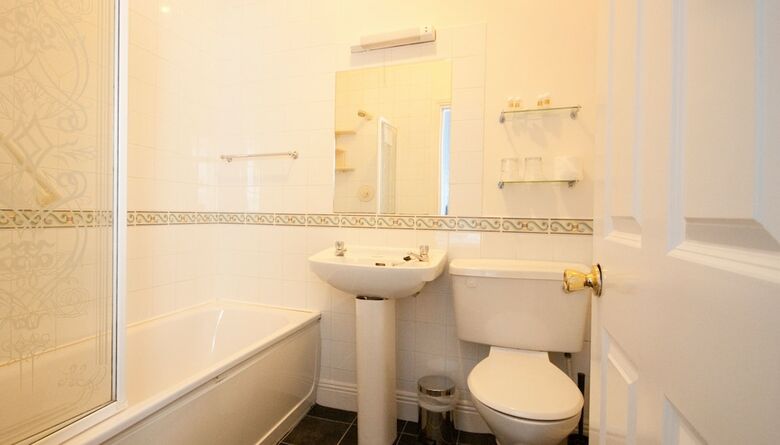 Hostal Clifden House