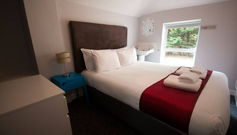 Hostal Clifden House