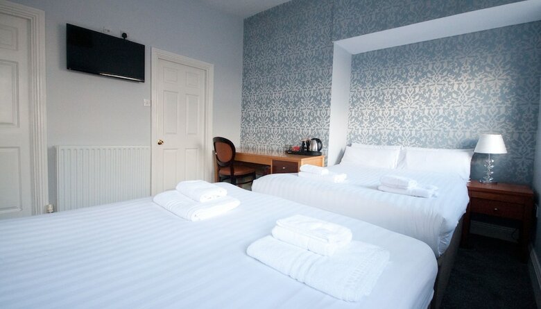 Hostal Clifden House