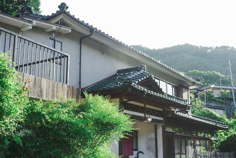 Kominkayado Loof Sakanoie