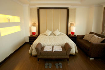 Hotel Lk Renaissance