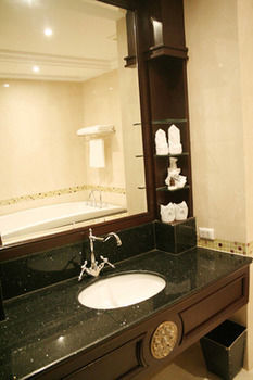 Hotel Lk Renaissance