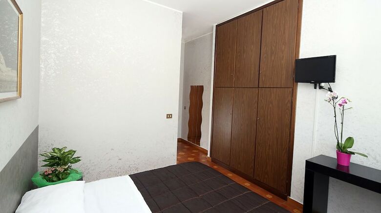 Hotel Roma Room