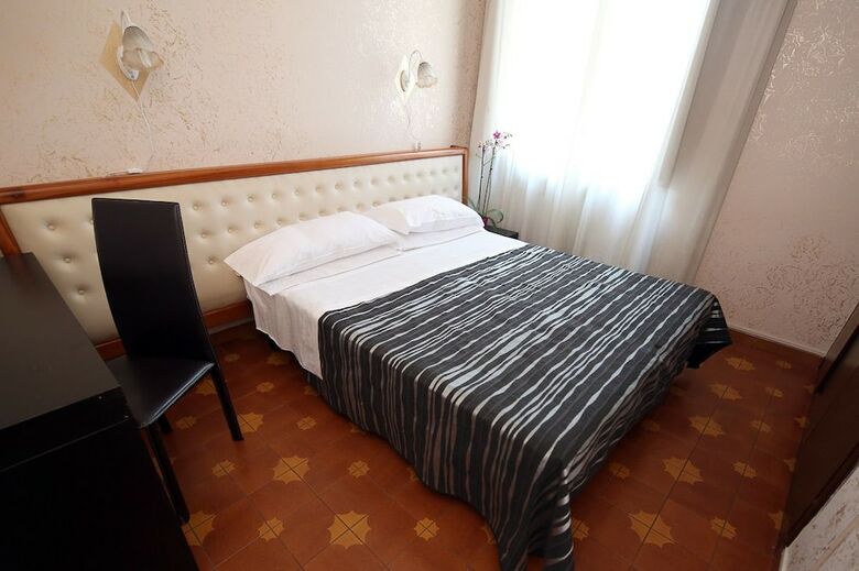 Hotel Roma Room