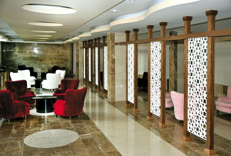 Mc Mahberi Beach Hotel