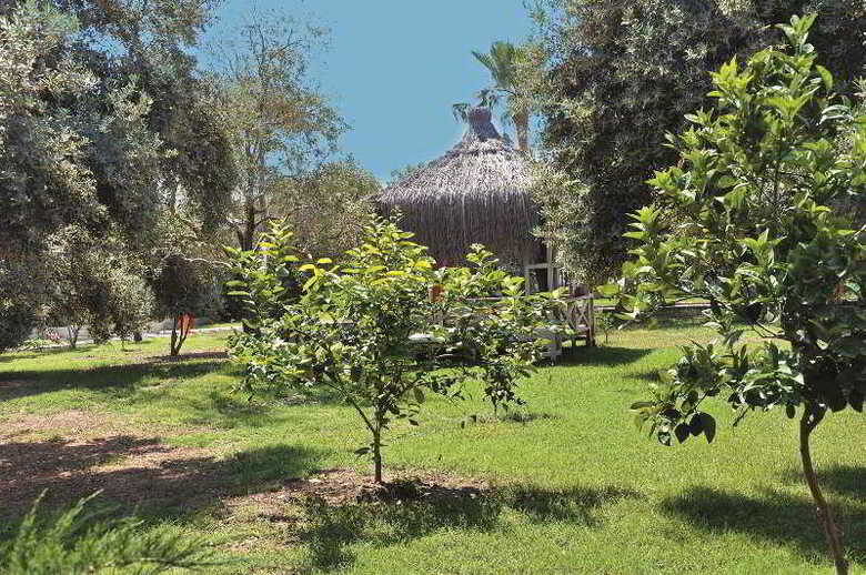 Mc Mahberi Beach Hotel