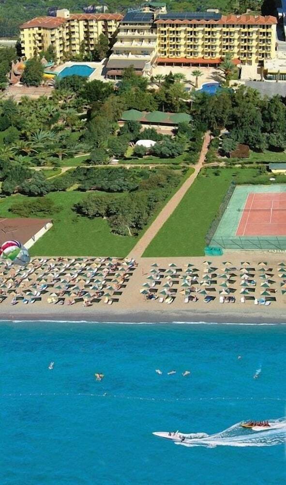 Mc Mahberi Beach Hotel