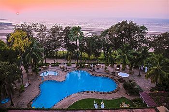 Hotel The Resort