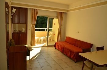 Hotel Julian Forest Suites