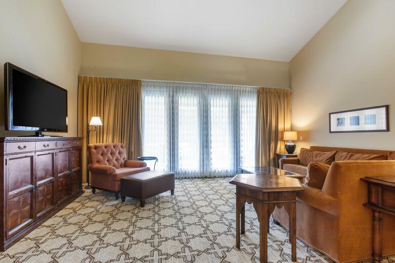 Hotel Montelucia Resort & Spa