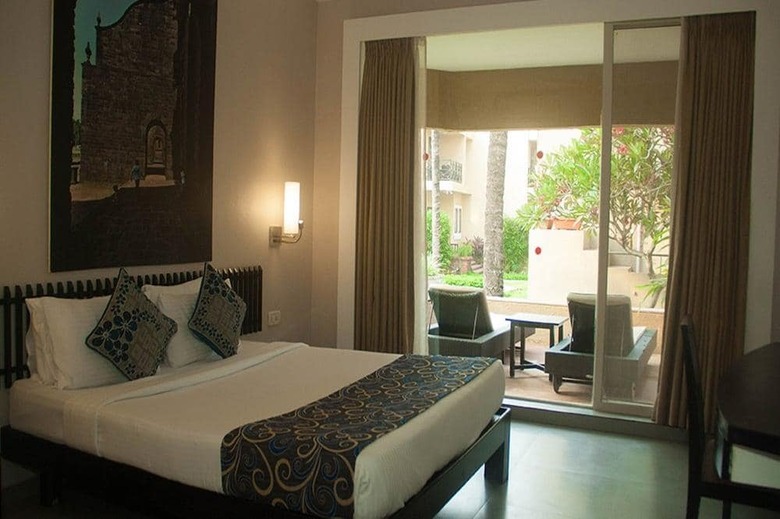 Hotel Whispering Palms Beach Resort