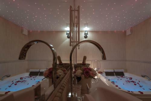 Deluxe Jacuzzi Apartment