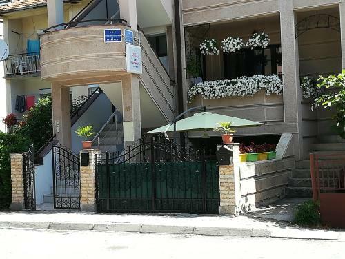 Karoski Apartments & Suites