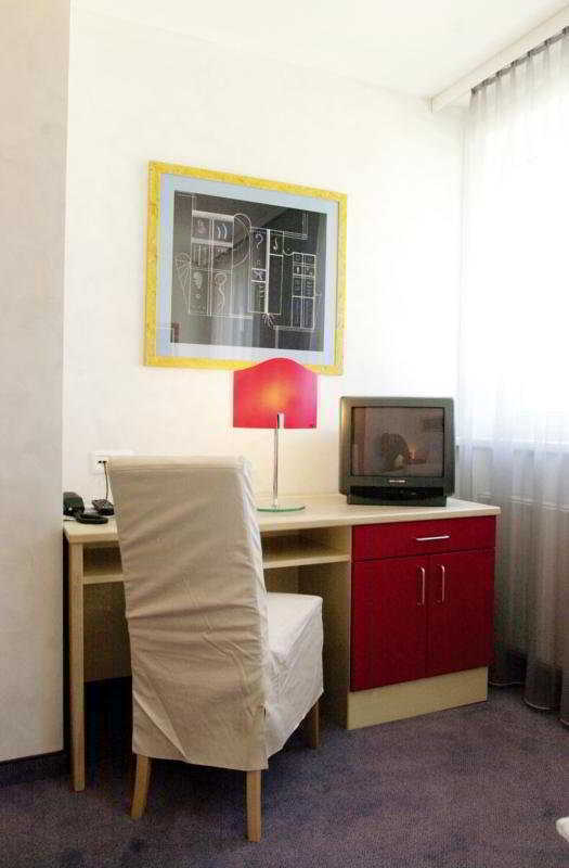 Art Hotel Binders