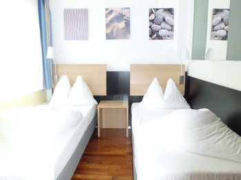 Art Hotel Binders