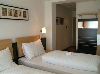 Art Hotel Binders