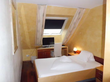 Art Hotel Binders